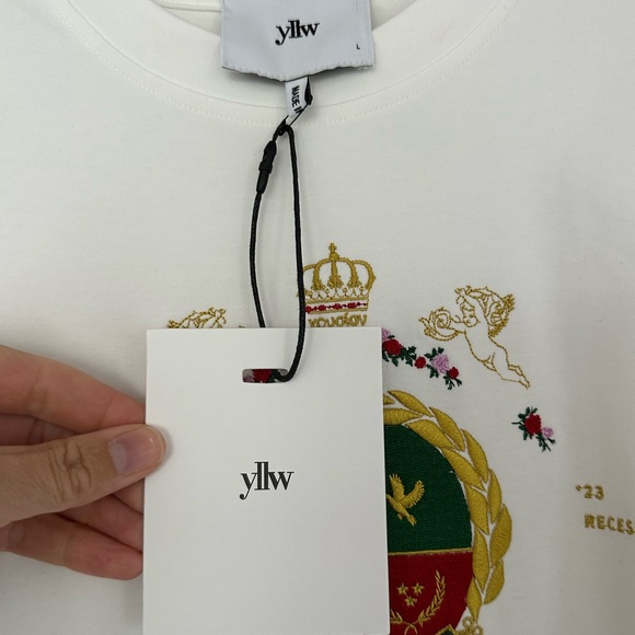 NWT Yellow the label Herald Crest Tee Large. - Picture 2 of 6